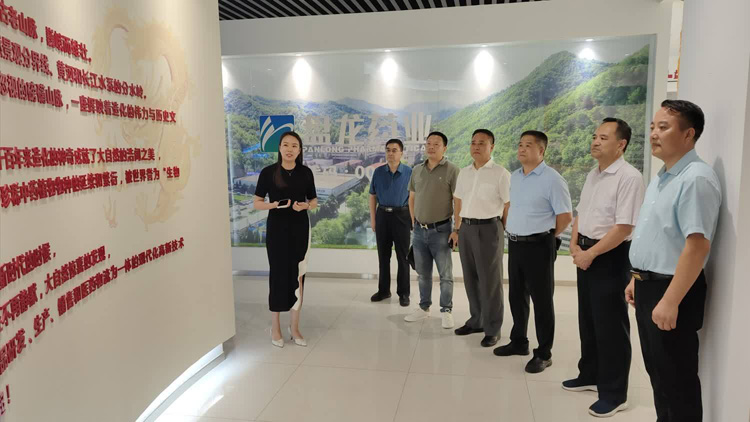 周德林一行拜访西安市商洛商会和盘龙药业集团主要领导 周德林一行拜访西安市商洛商会和盘龙药业集团主要领导