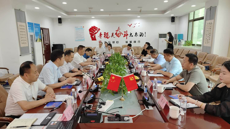 周德林一行拜访西安市商洛商会和盘龙药业集团主要领导 周德林一行拜访西安市商洛商会和盘龙药业集团主要领导