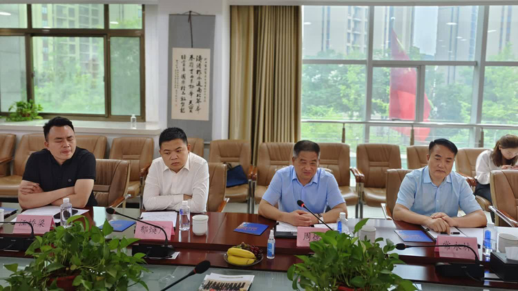 周德林一行拜访西安市商洛商会和盘龙药业集团主要领导 周德林一行拜访西安市商洛商会和盘龙药业集团主要领导