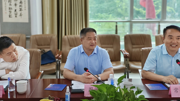 周德林一行拜访西安市商洛商会和盘龙药业集团主要领导 周德林一行拜访西安市商洛商会和盘龙药业集团主要领导