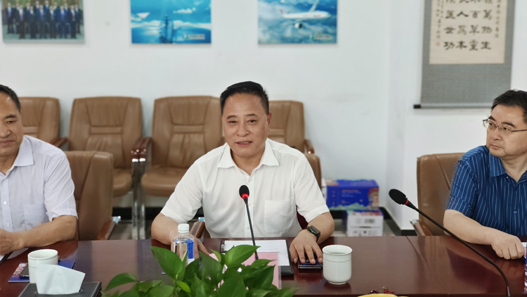 周德林一行拜访西安市商洛商会和盘龙药业集团主要领导 周德林一行拜访西安市商洛商会和盘龙药业集团主要领导