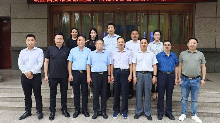 周德林一行拜访西安市商洛商会和盘龙药业集团主要领导 周德林一行拜访西安市商洛商会和盘龙药业集团主要领导